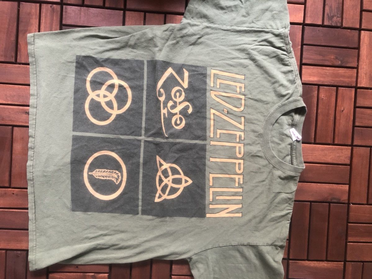 Zeppelin Vintage Led Zeppelin Band T Shirt Hoodie, Sweatshirt | PodTeesHub.com