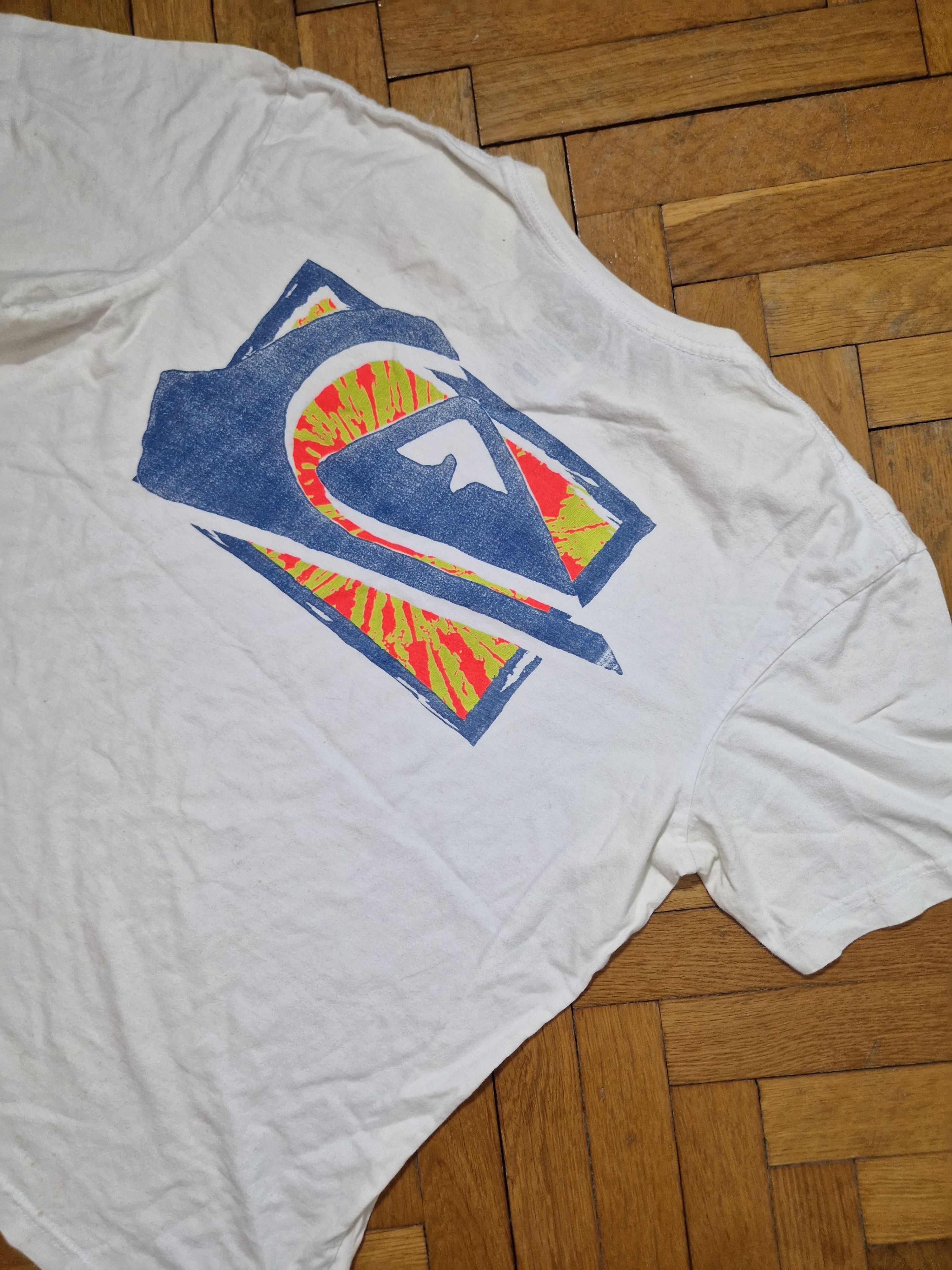 Quiksilver Vintage Y2k 2000s Surf Big Logo Tee T Shirt Hoodie, Sweatshirt | PodTeesHub.com