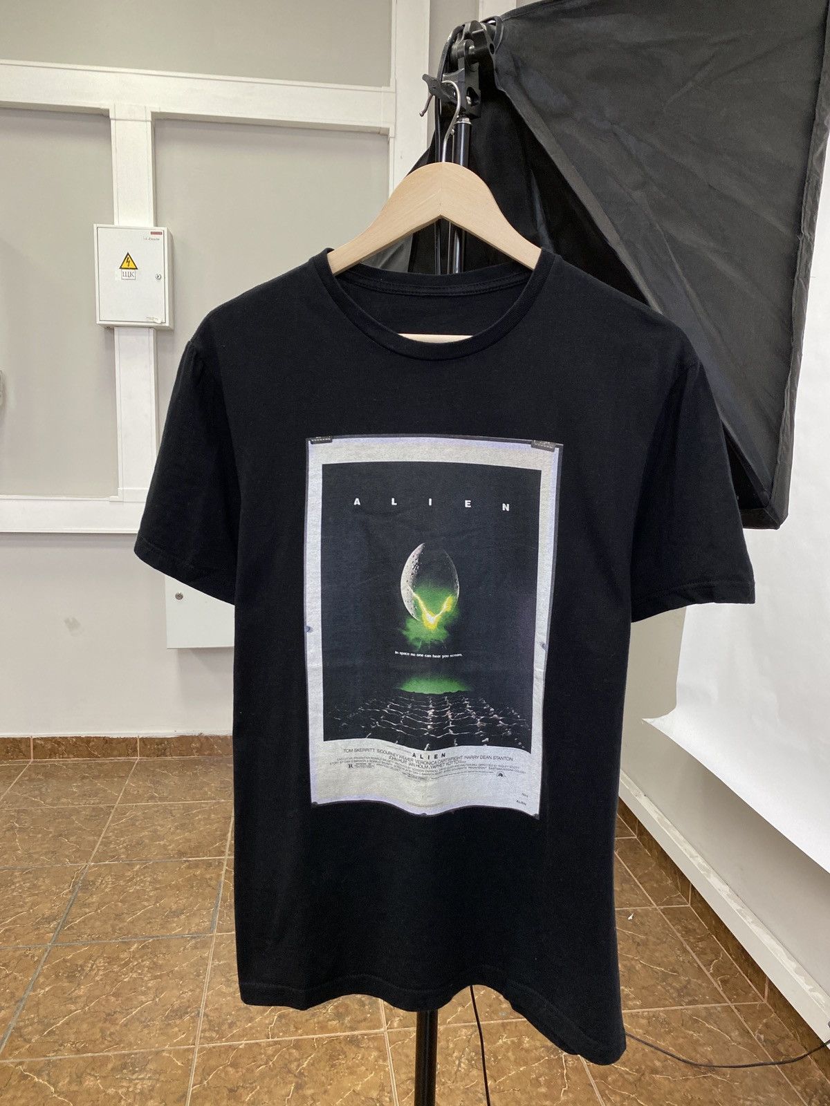 Gildan Vintage Y2k Aliens Movie Film T Shirt Retro Rare Hype Hoodie, Sweatshirt | PodTeesHub.com