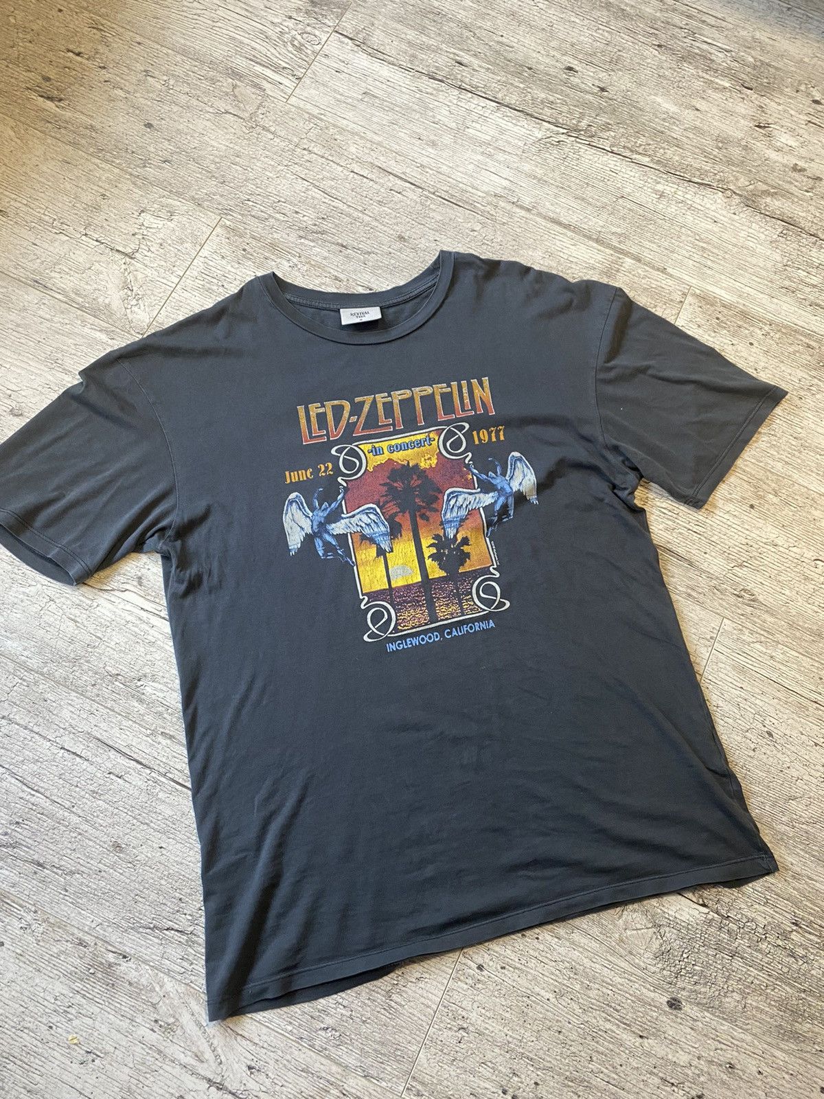 Led Zeppelin X Vintage Led Zeppelin June 1977 Concert Tee Inglewood 2019 Print Art Hoodie, Sweatshirt | PodTeesHub.com