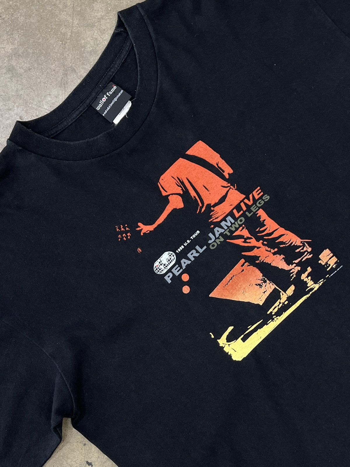 Band Tees Vintage 1998 Pearl Jam Live Tour On Two Legs Band Tee Large Hoodie, Sweatshirt | PodTeesHub.com