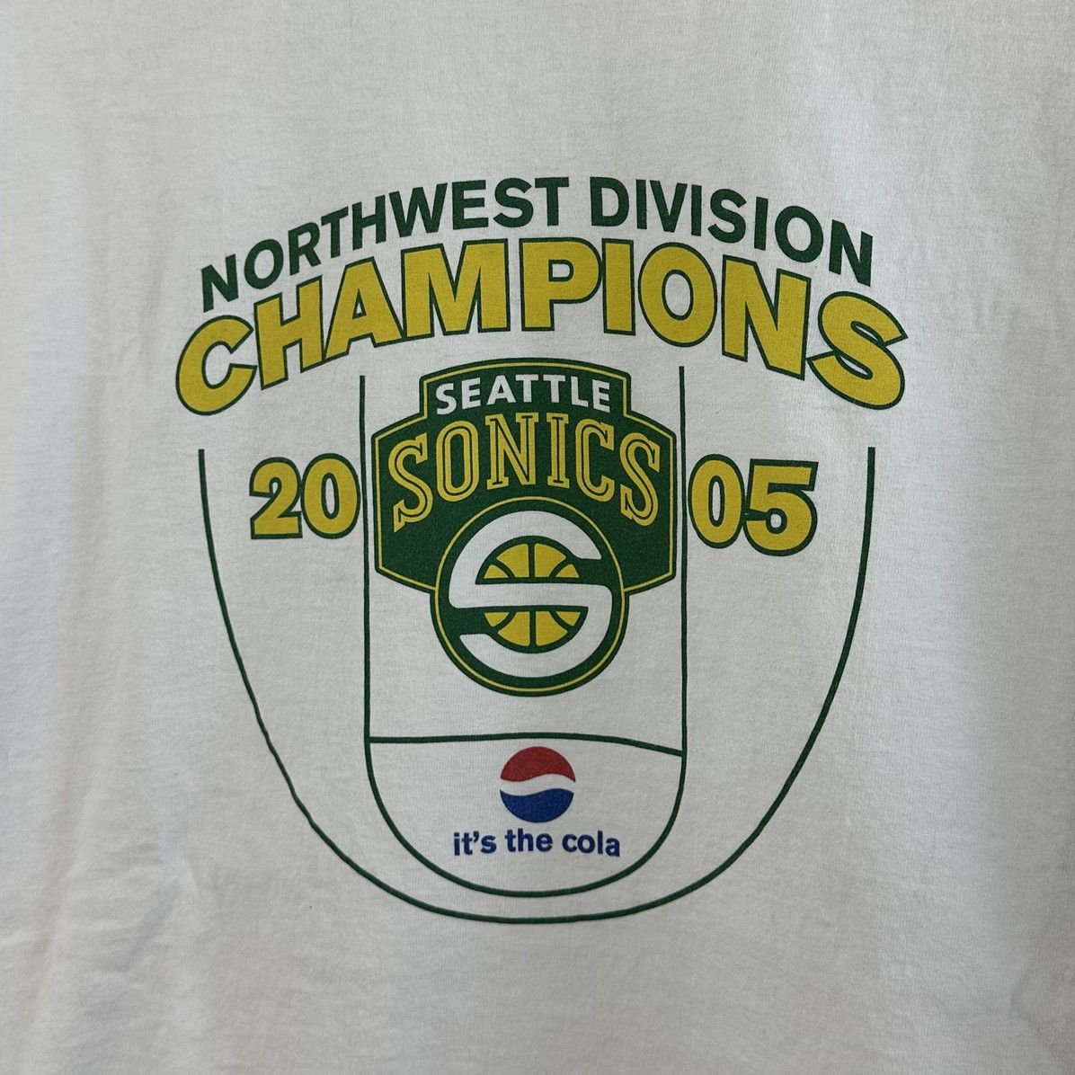 Nba Vintage Seattle Sonics T Shirt 2005 Division Champions Hanes Hoodie, Sweatshirt | PodTeesHub.com
