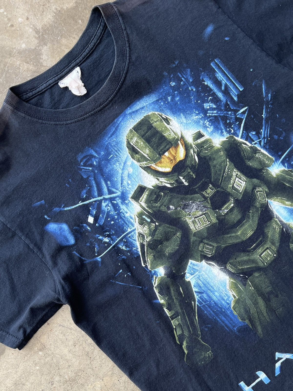 Vintage 2012 Halo 4 Master Chief Video Game Medium T-Shirts, Hoodie, Sweatshirt
