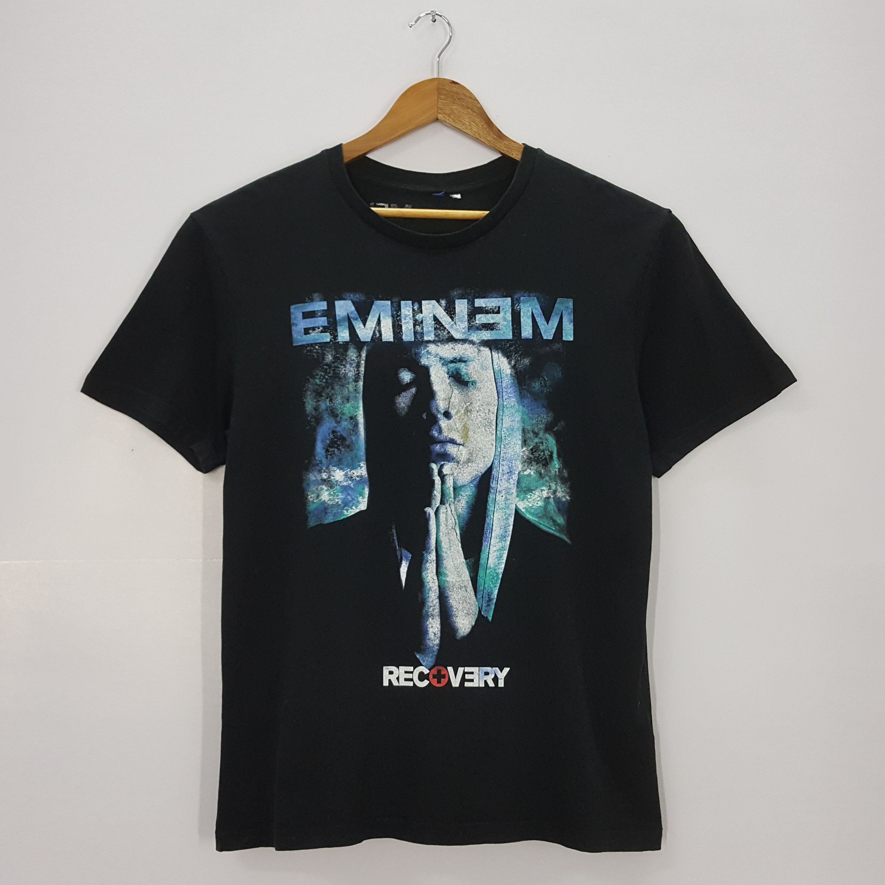 Rap Tees X Vintage Vintage Eminem Recovery American Rapper Hip Hop T Shirt Hoodie, Sweatshirt | PodTeesHub.com