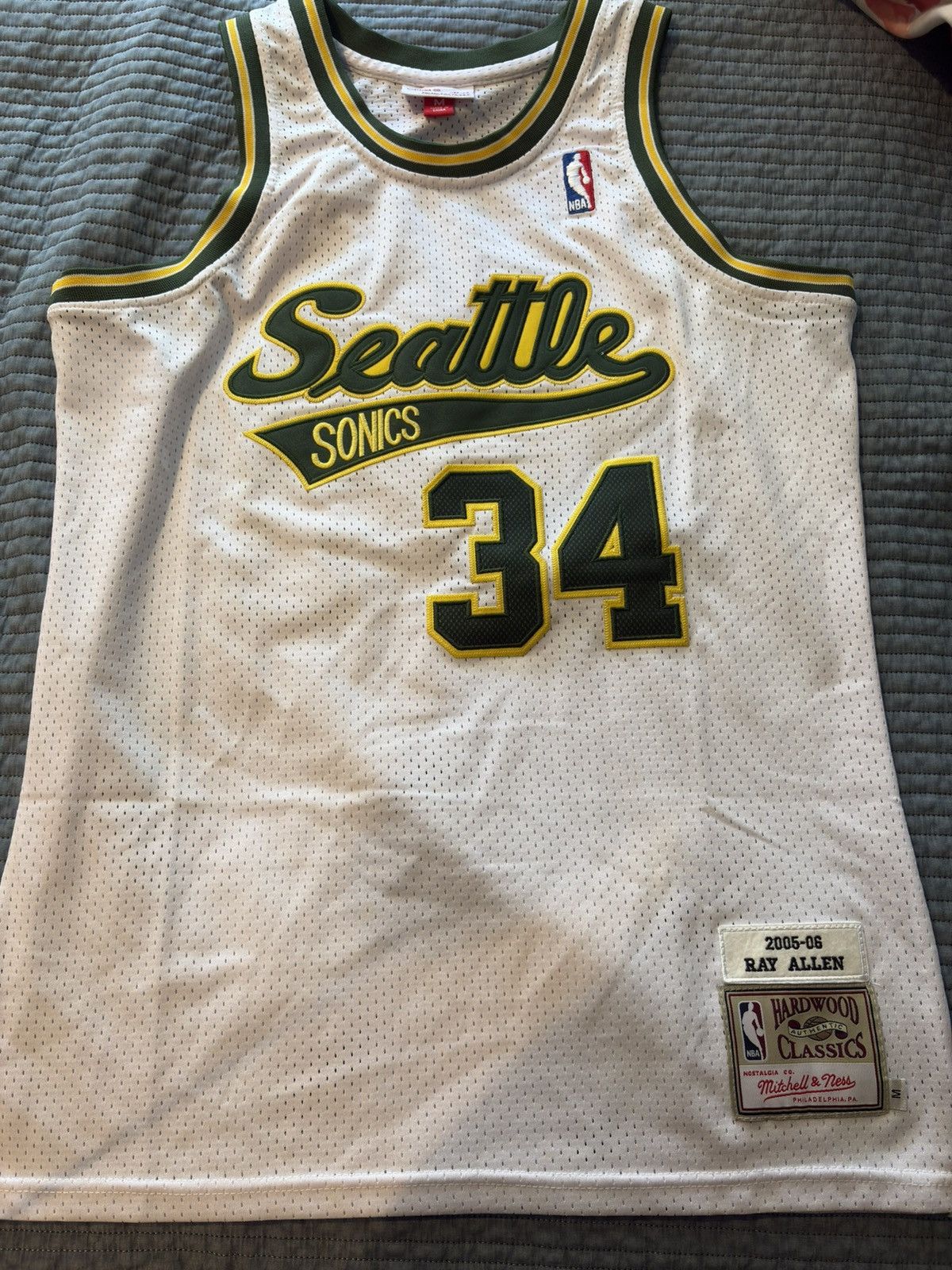 Mitchell Ness Throwback Sonics Ray Allen Jersey T-Shirts, Hoodie, Sweatshirt | PodTeesHub.com