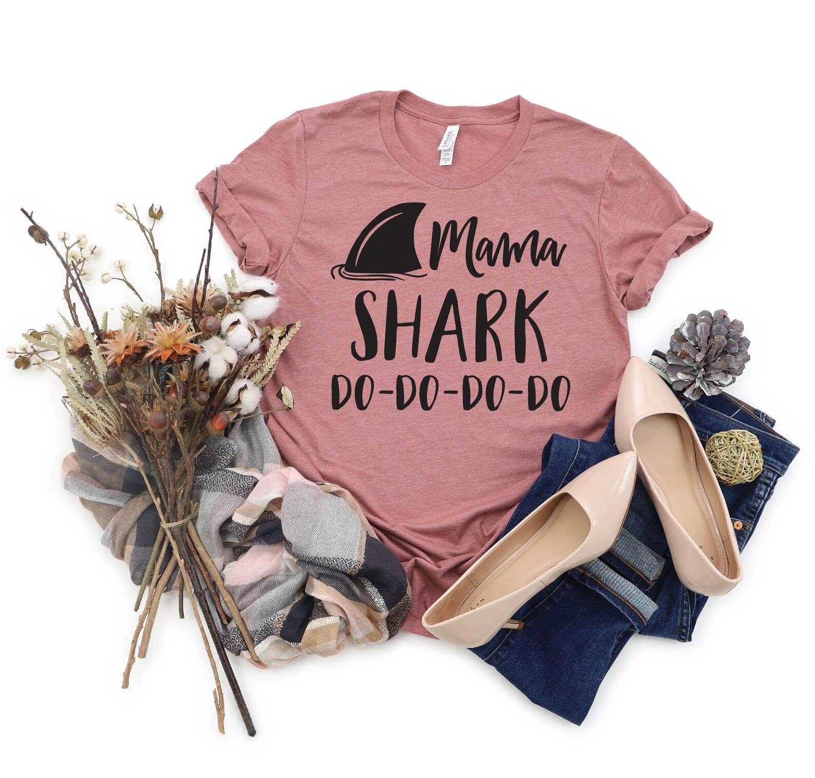 Mama Shark Do Do Do T-Shirt Hoodie, Sweatshirt | PodTeesHub.com