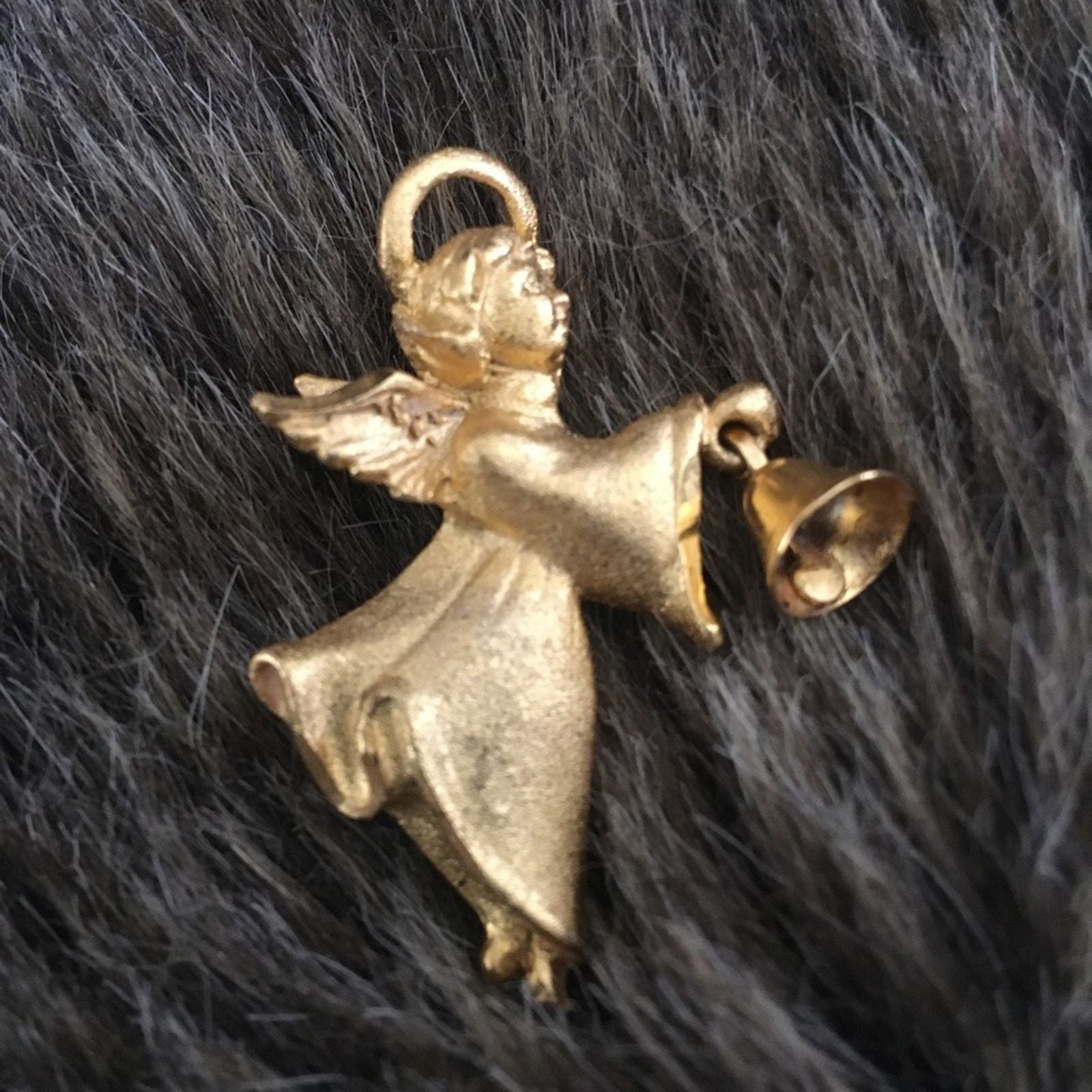 Vintage Xoxo Matte Gold Tone Angel W Bell Brooch T-Shirts, Hoodie, Sweatshirt