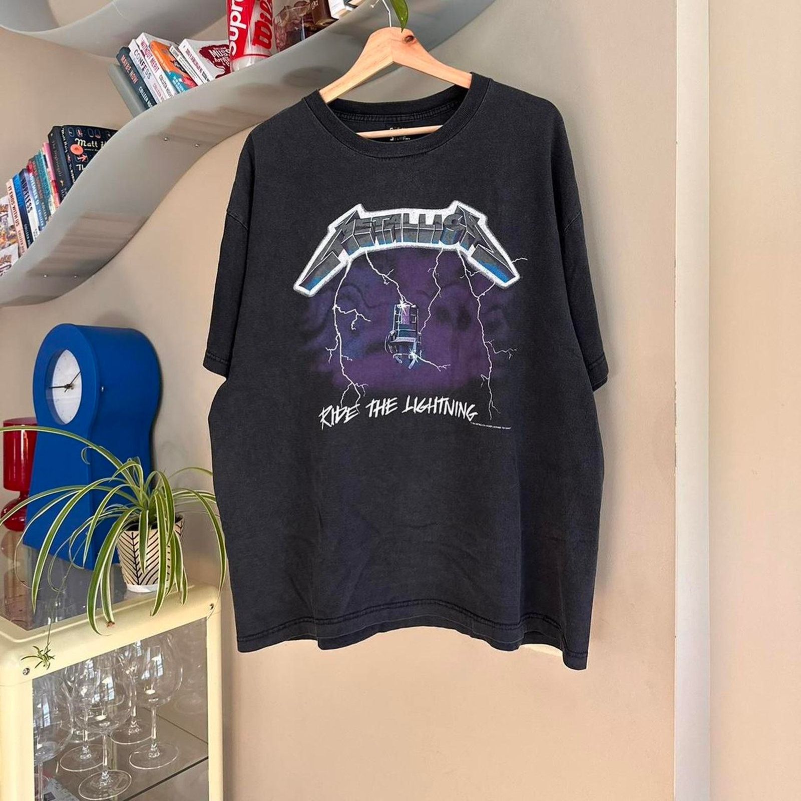 Metallica X Vintage Vintage 1994 Metallica Ride The Lighting Shirt Hoodie, Sweatshirt | PodTeesHub.com