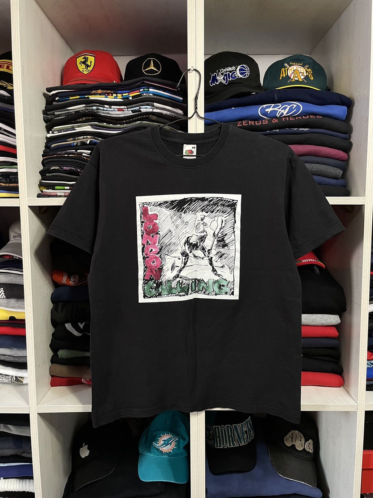 Band Tees Vintage The Clash London Calling Punk Rock Band Tee T Shirt Hoodie, Sweatshirt | PodTeesHub.com