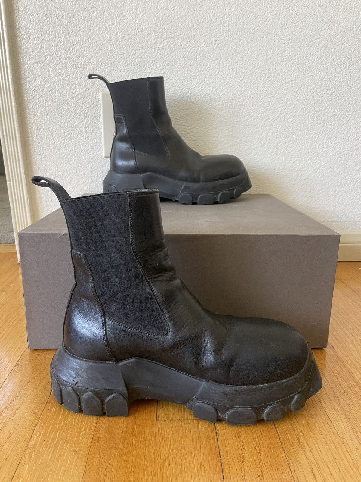 Owens Rick Owens Beatle Bozo Tractor Boot T-Shirts, Hoodie, Sweatshirt | PodTeesHub.com
