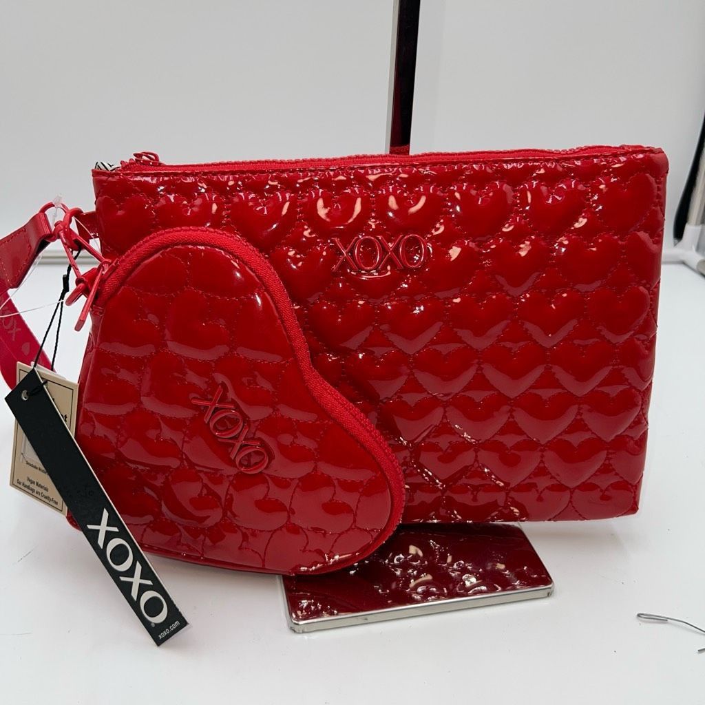 Xoxo Faux Patent Leather Wristlet Duo Pouch Heart Can T-Shirts, Hoodie, Sweatshirt