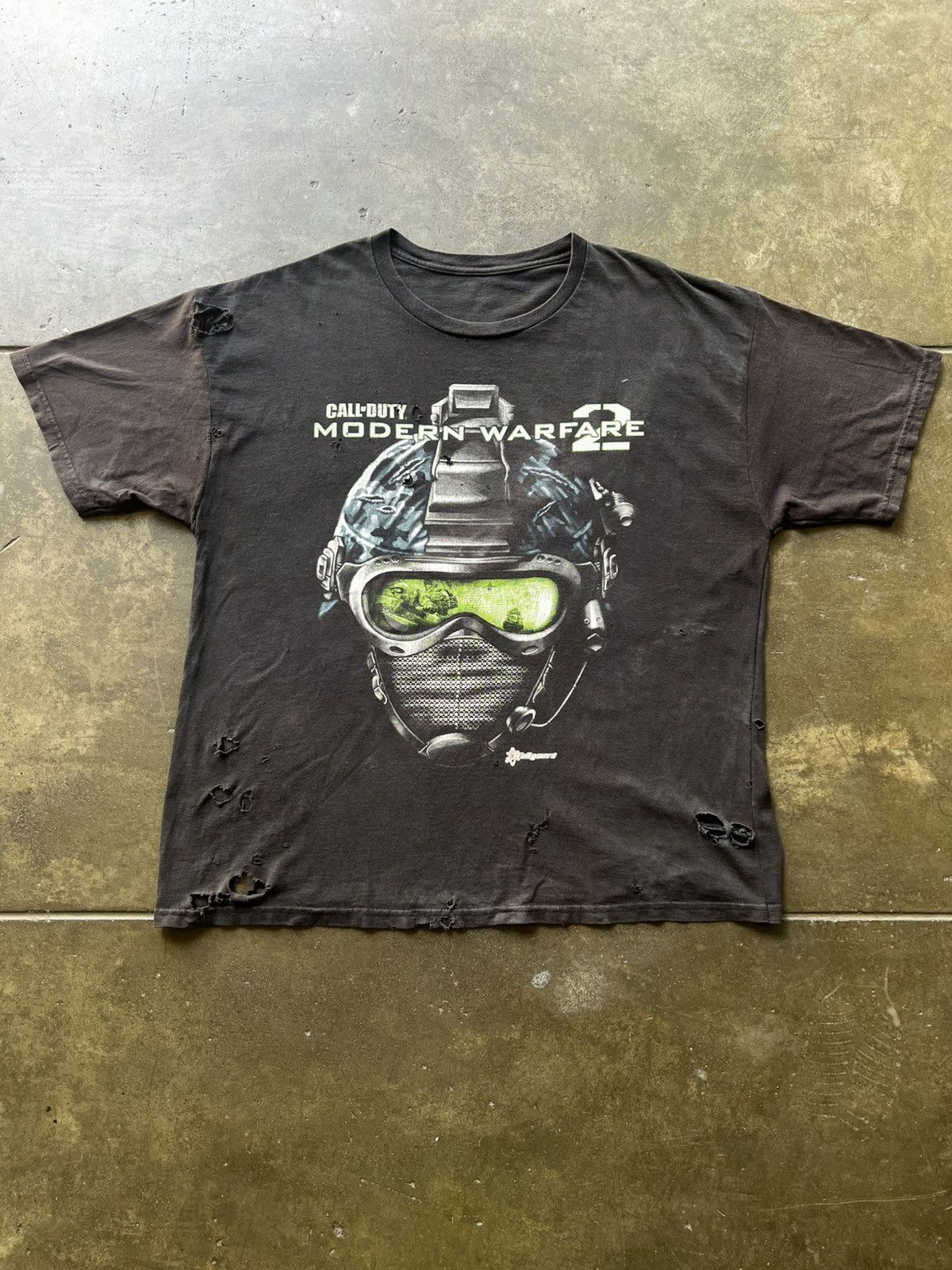 Vintage 2009 Call Of Duty Modern Warfare 2 Video Game Tee Shirt Hoodie, Sweatshirt | PodTeesHub.com
