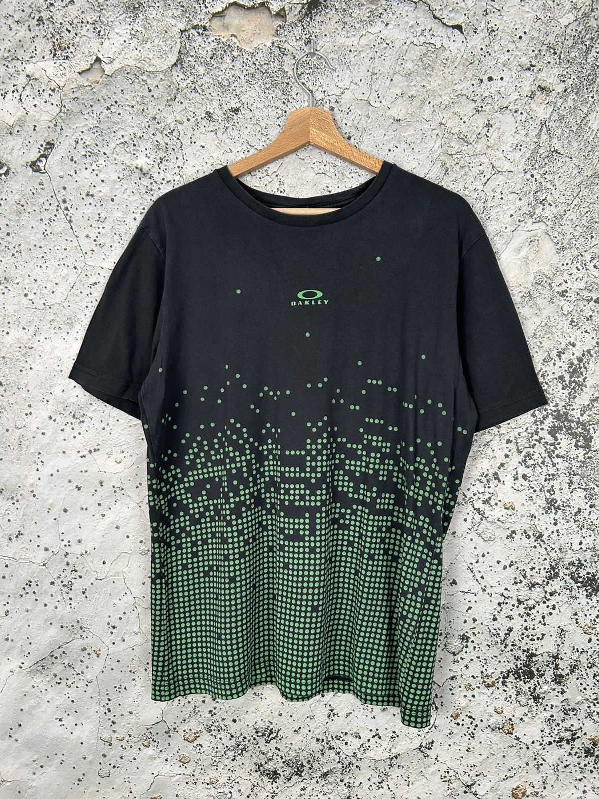Vintage Oakley Gorpcore Center Logo Tee Streetwear Hype Hoodie, Sweatshirt | PodTeesHub.com