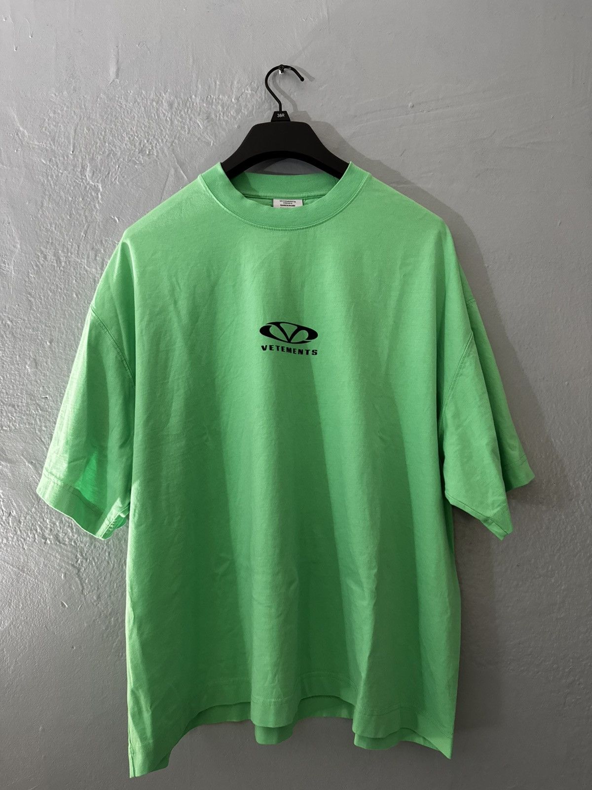 Vetements Oval Logo Over Sides Square Fit Green T-Shirts, Hoodie, Sweatshirt