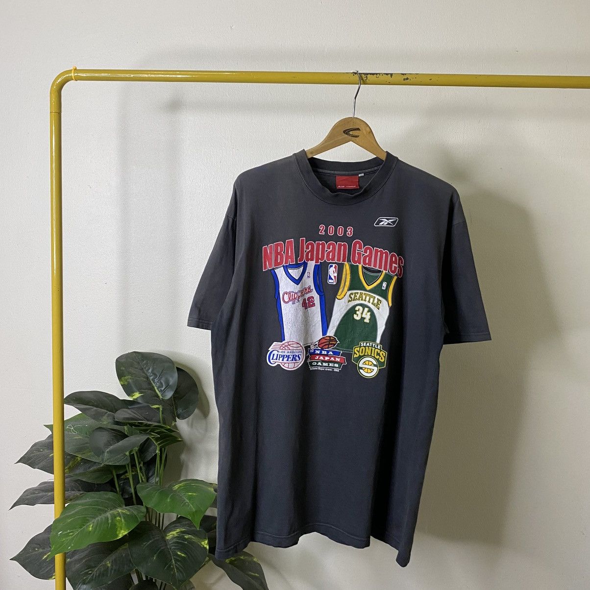 Reebok Vintage 2003 Nba Japan Games Clippers Vs Sonics Faded T-Shirts, Hoodie, Sweatshirt