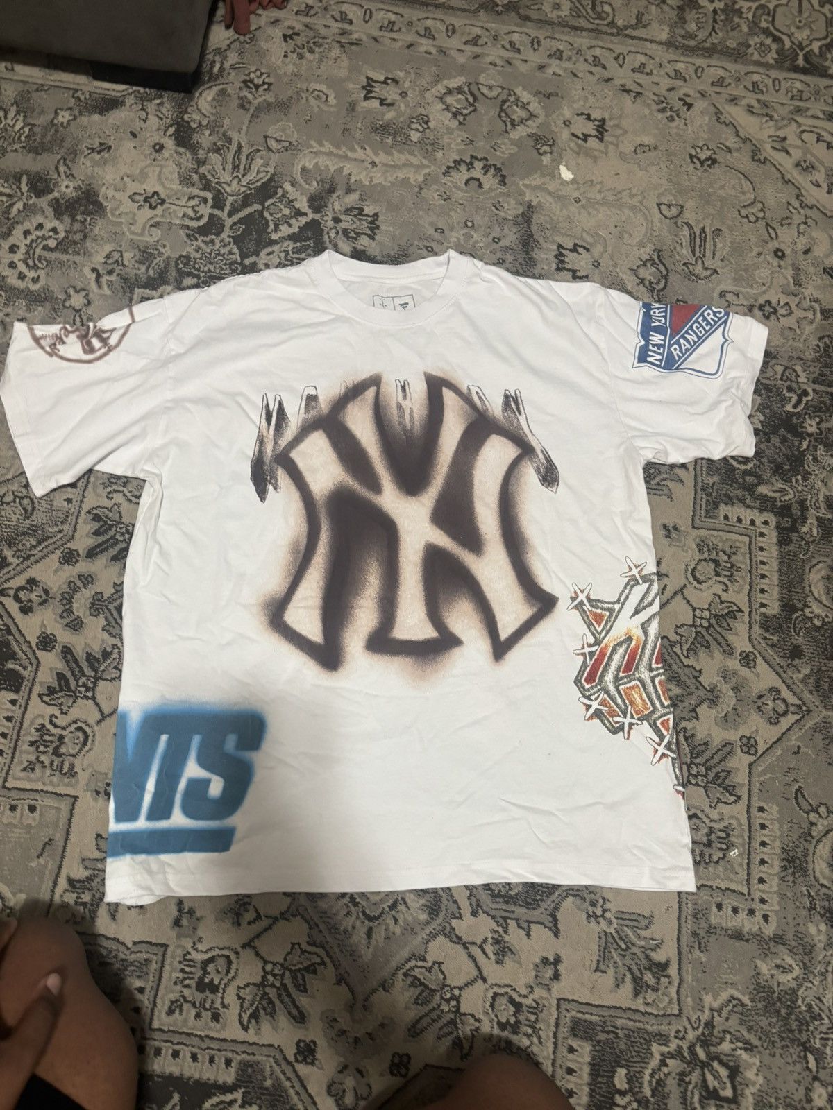 Scott Travis Scott Fanatics Fest Exclusive Nyc Teams Tee White Hoodie, Sweatshirt | PodTeesHub.com