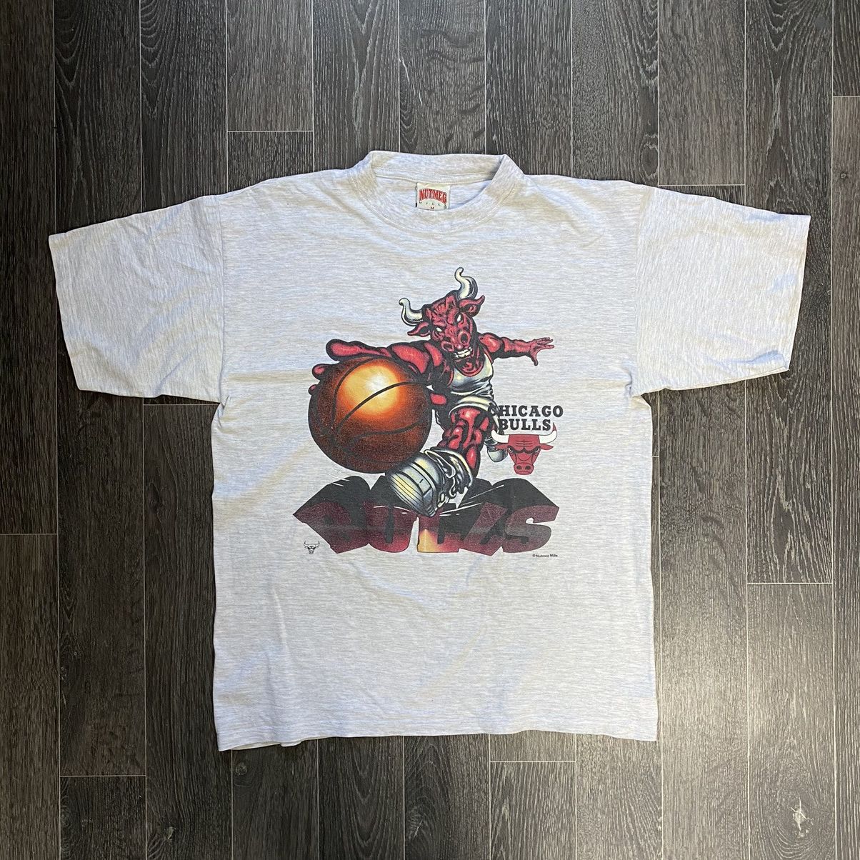 Nutmeg X Vintage Vintage 90s Nutmeg Mills Chicago Bulls T-Shirts, Hoodie, Sweatshirt