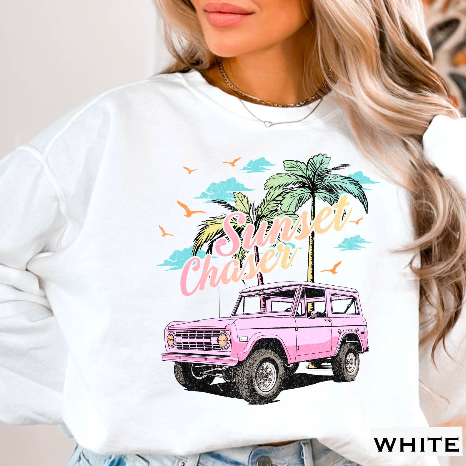 Summer 2025 Sunset Chaser Women’S Graphic Sweatshirt T-Shirts, Hoodie | PodTeesHub.com