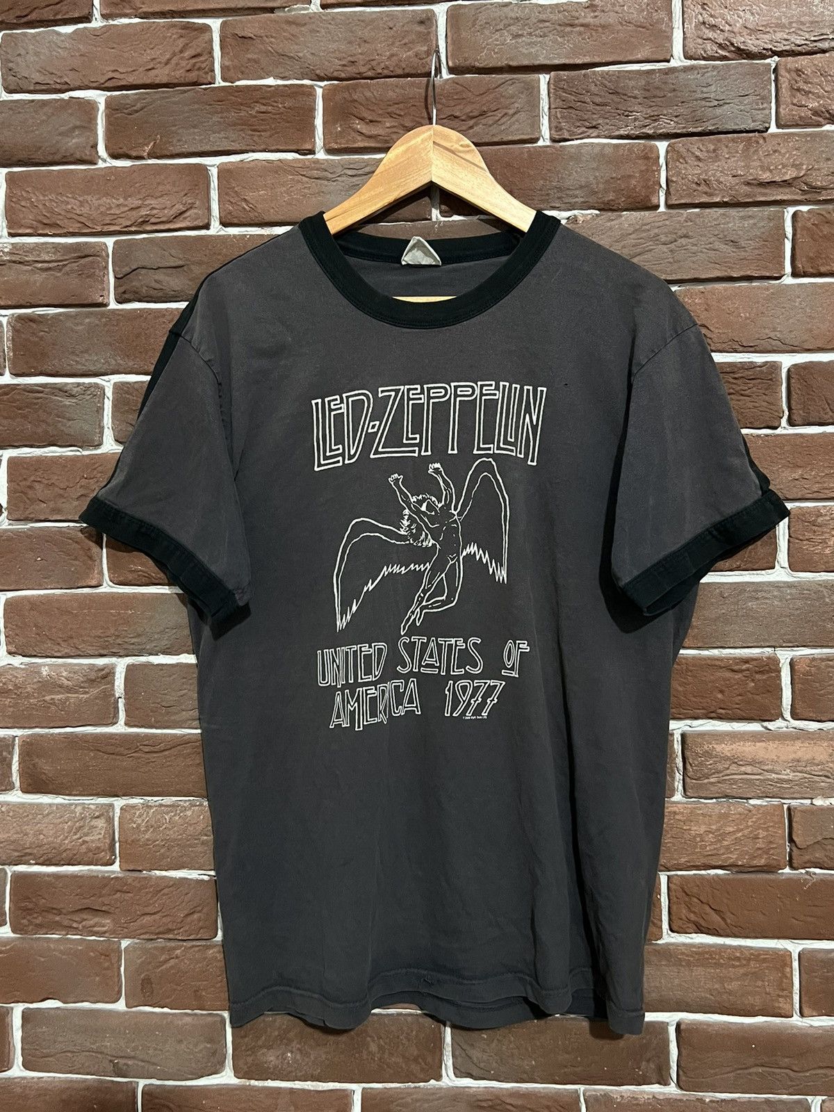 Led Zeppelin X Vintage Vintage 00s Og 2000 Led Zeppelin Rock Metal Band Tee Hoodie, Sweatshirt | PodTeesHub.com