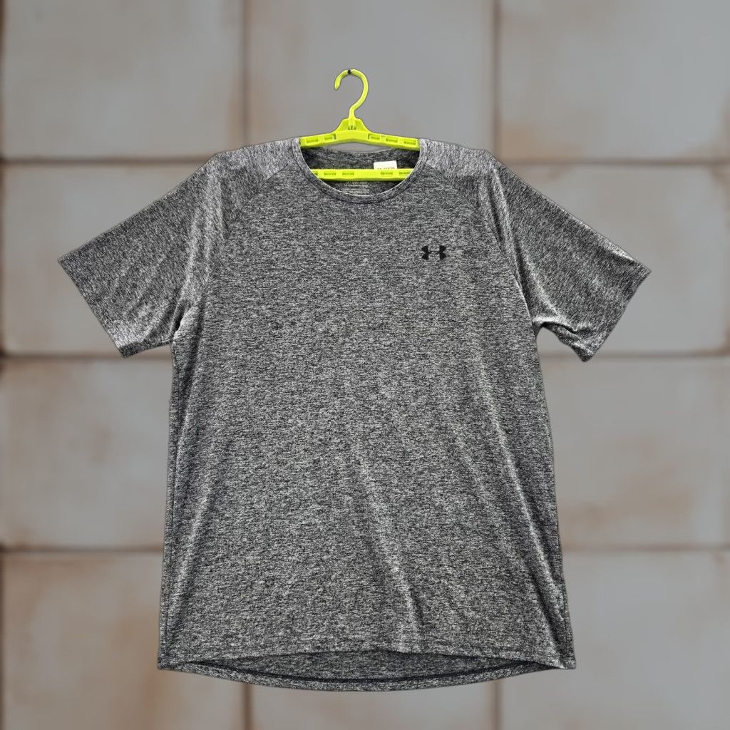 Armour Vintage Under Armour Heatgear T Shirt Mens Gray 2xl Short Sleeve Sports Performance Tee Hoodie, Sweatshirt