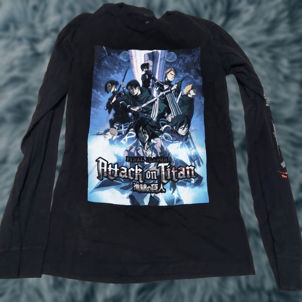 Vintage Attack Titan Xs Black Long Sleeve Crew Neck Anime T-Shirts, Hoodie, Sweatshirt
