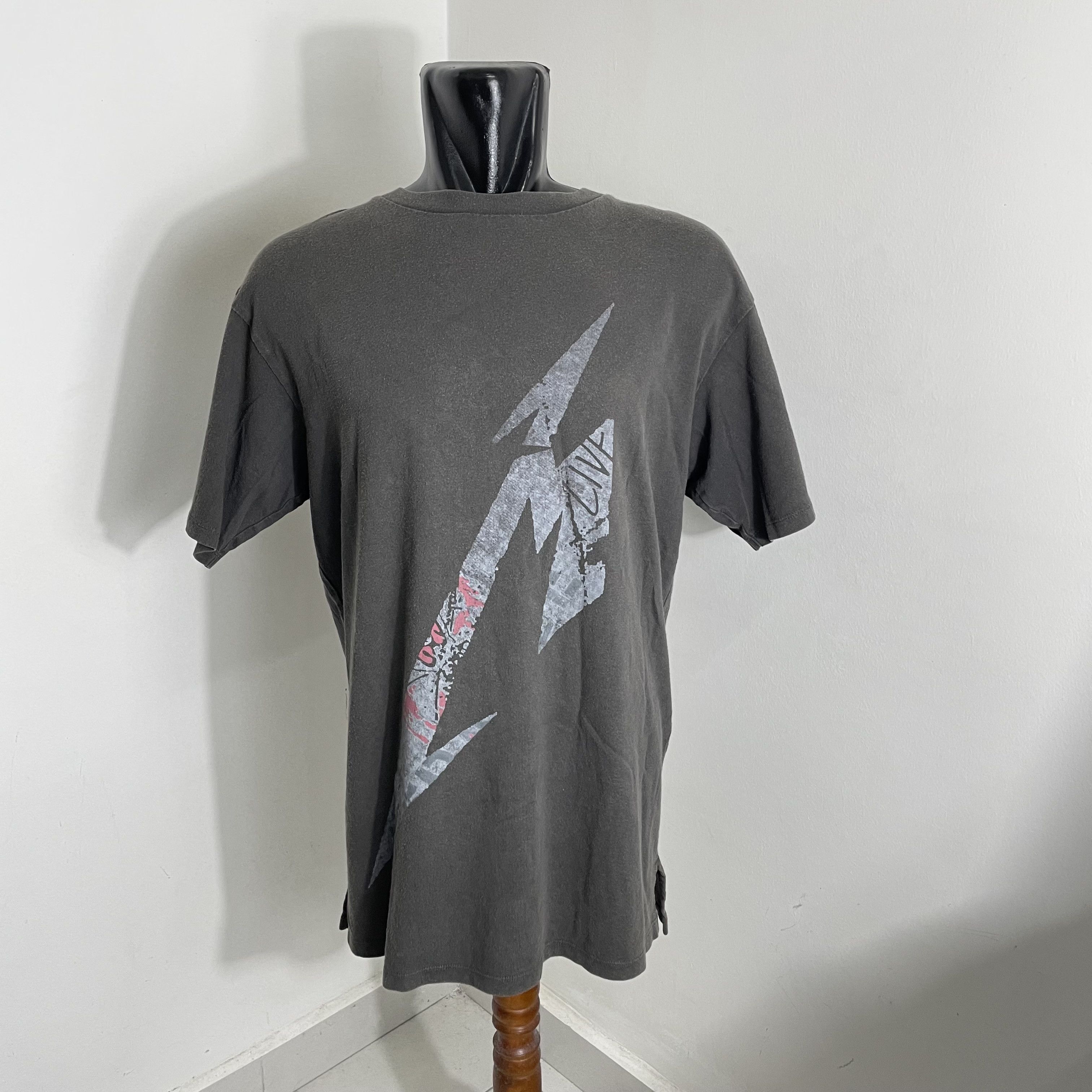 Metallica X Uniqlo Ut Tshirt Rock Band Metal 2017 Hoodie, Sweatshirt | PodTeesHub.com