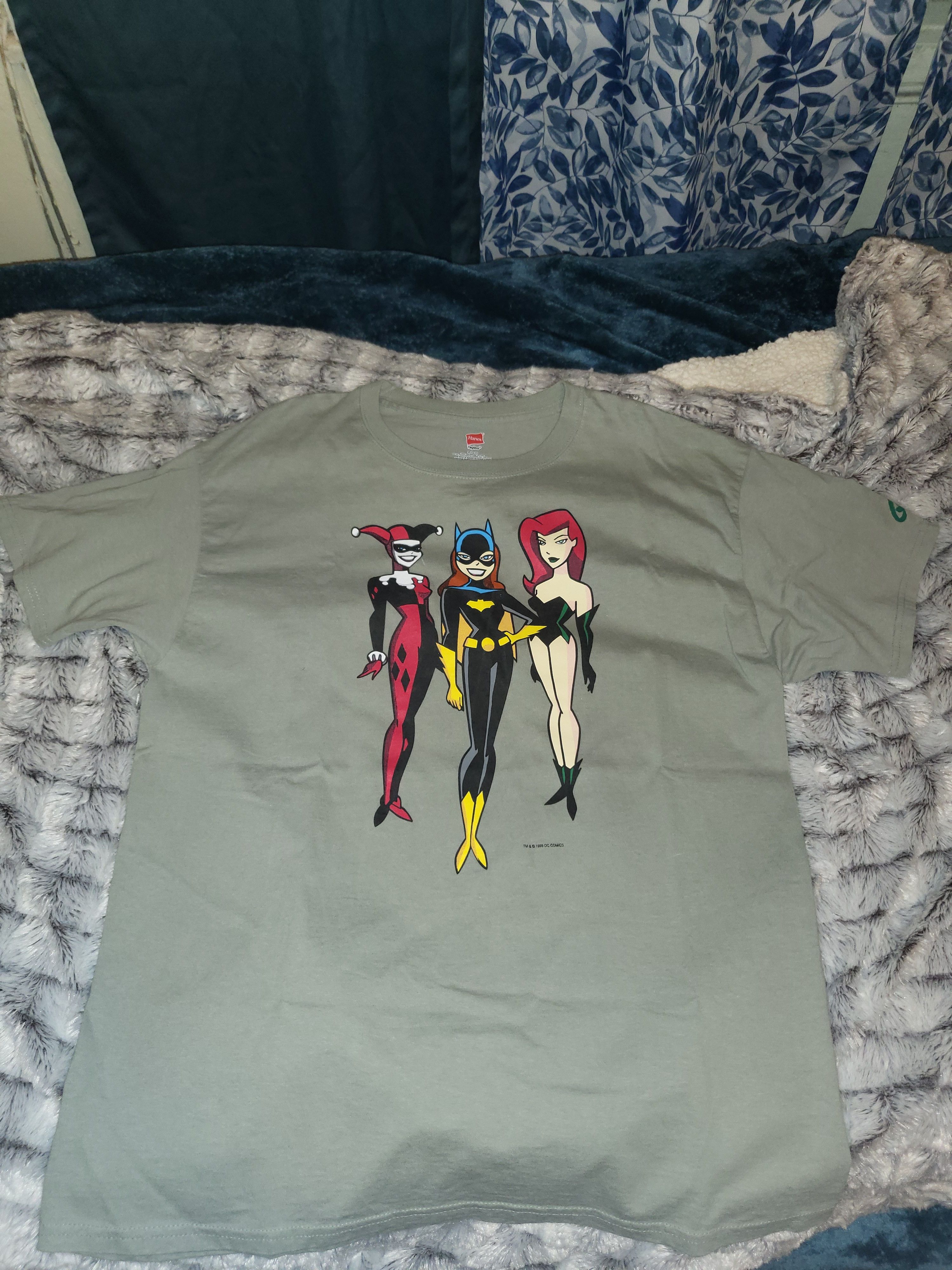 Vintage Graphitti Hanes 1999 Harly Quinn Batgirl And Poison Ivy T-Shirts, Hoodie, Sweatshirt | PodTeesHub.com