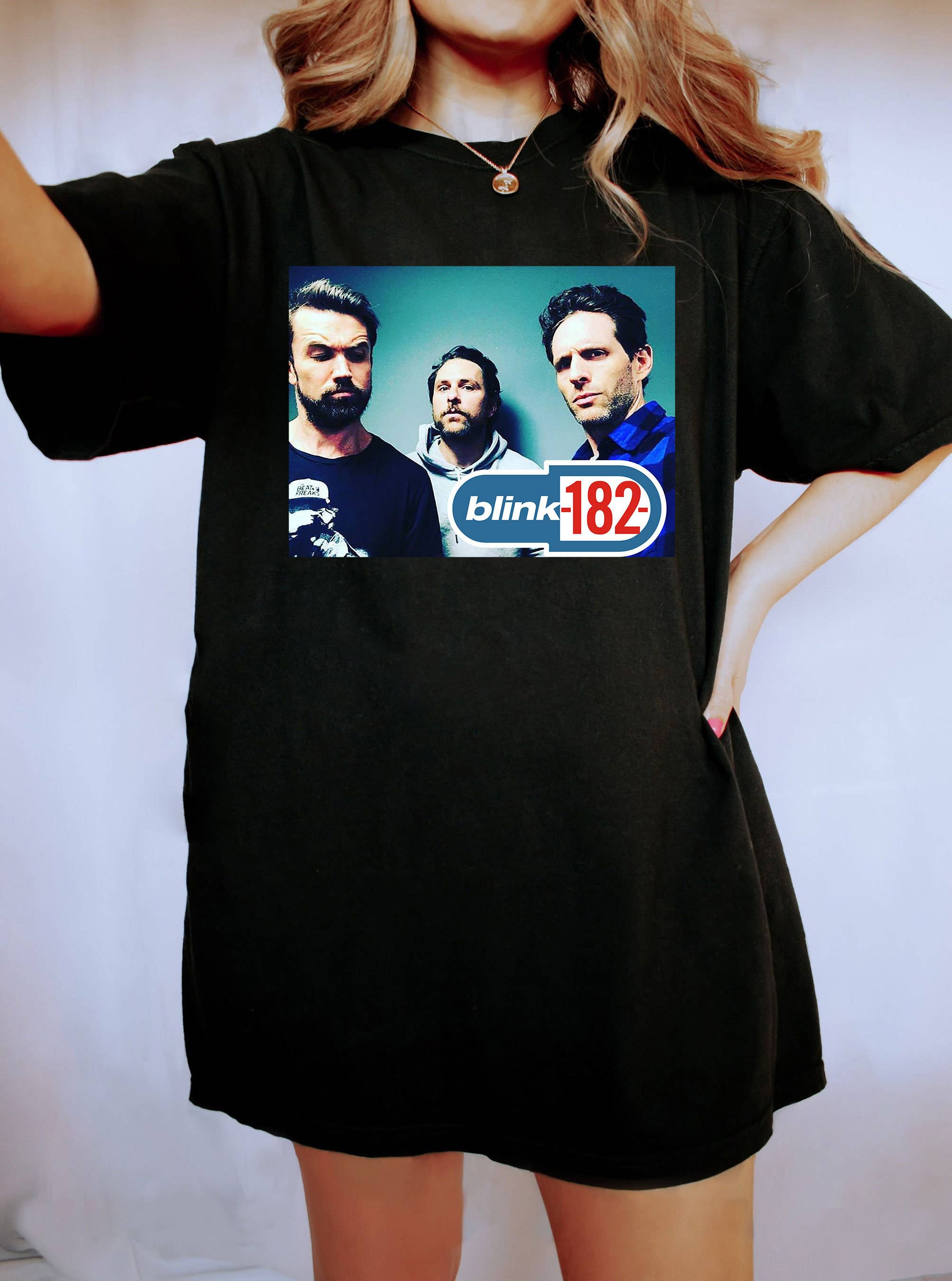 Blink-182 Band Photo Vintage T-Shirt Hoodie, Sweatshirt | PodTeesHub.com