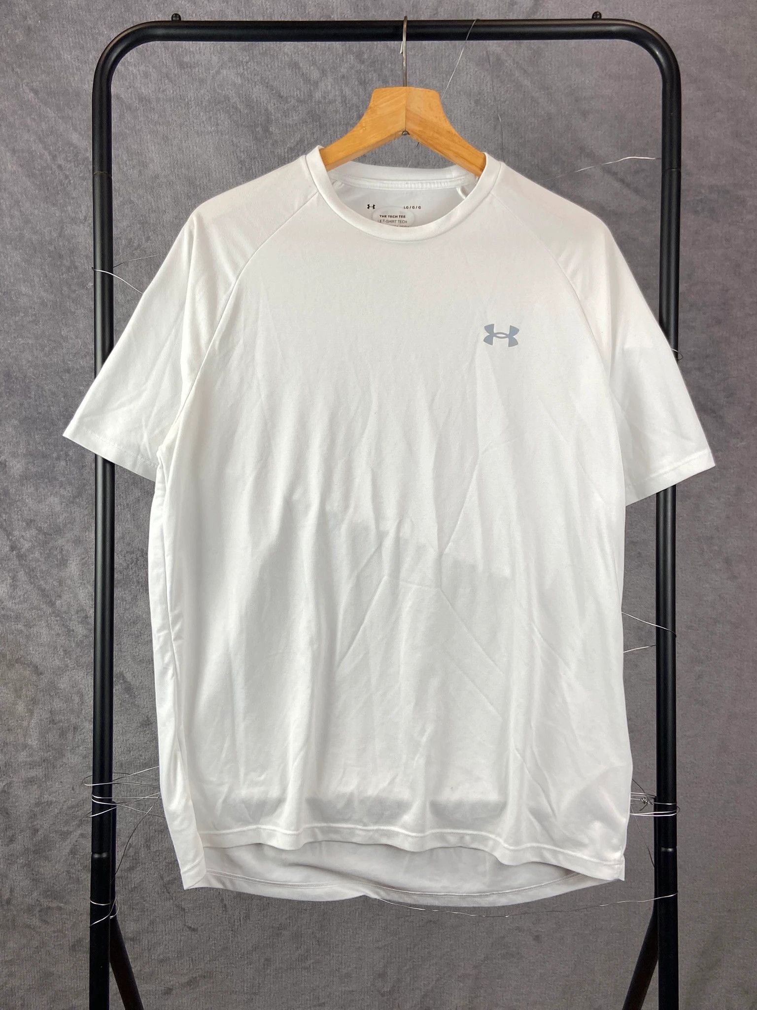 Armour Under Armour White Sport Tee Minimal Athletic L Hoodie, Sweatshirt | PodTeesHub.com