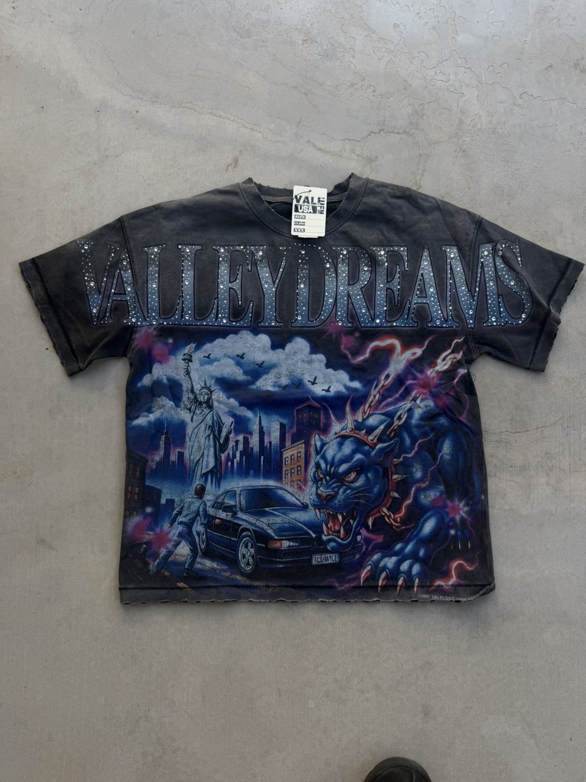 Vale Forever Monster Big Black Size Medium New T-Shirts, Hoodie, Sweatshirt