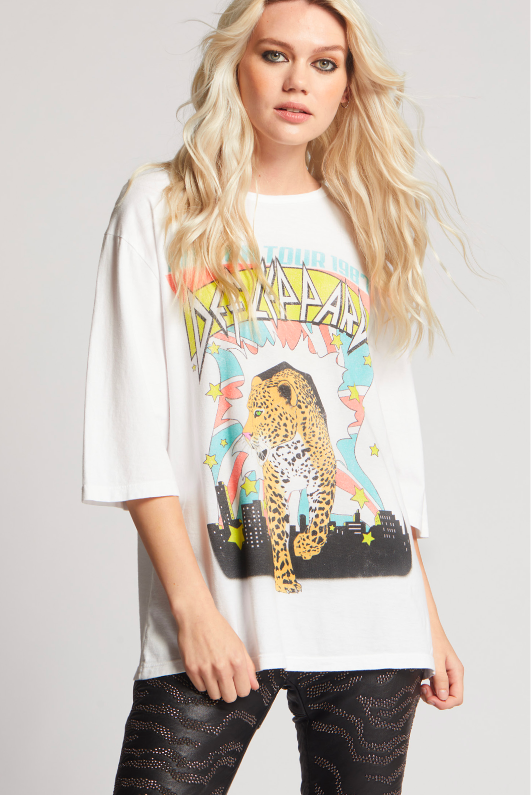 301909 - 1230 Def Leppard Live On Tour Cheetah Graphic Tee Hoodie, Sweatshirt | PodTeesHub.com