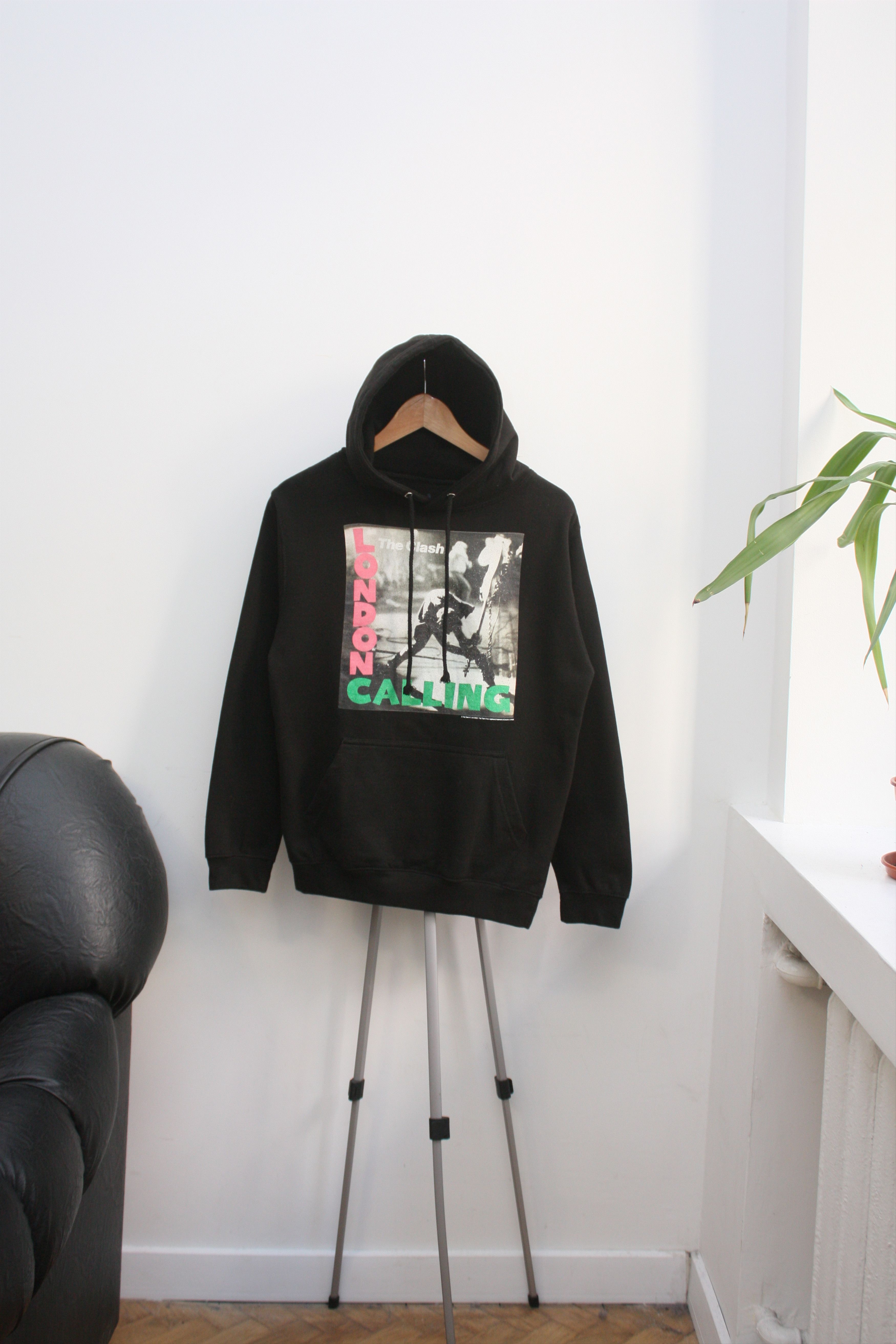 Band Tees The Clash London Calling Black Hoodie Men S Small Sweatshirt | PodTeesHub.com