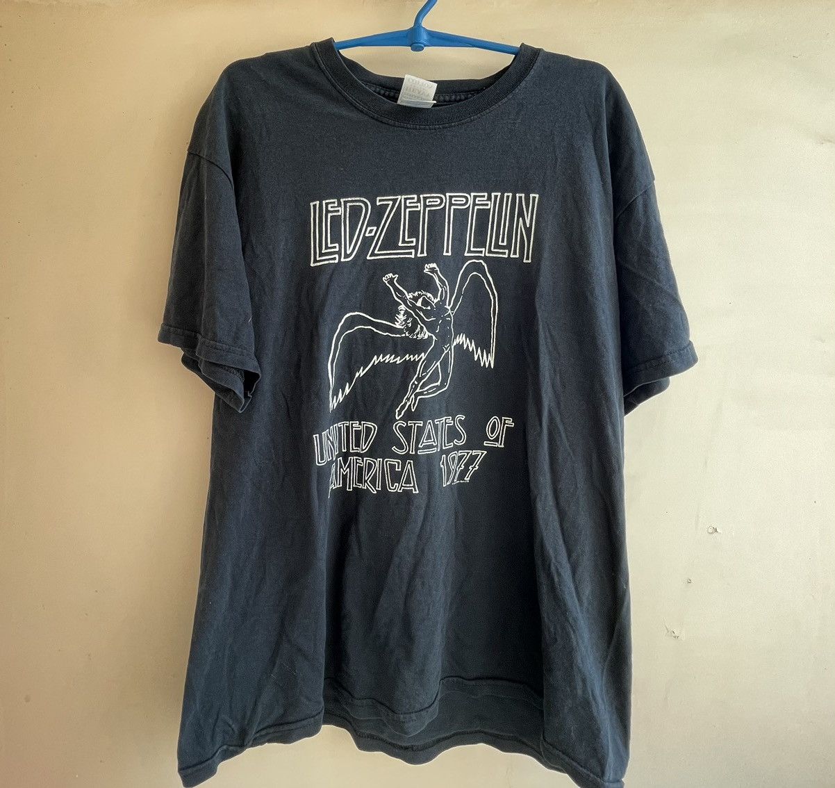 Zeppelin Gildan Led Zeppelin Merch T Shirt 2000 Hoodie, Sweatshirt | PodTeesHub.com