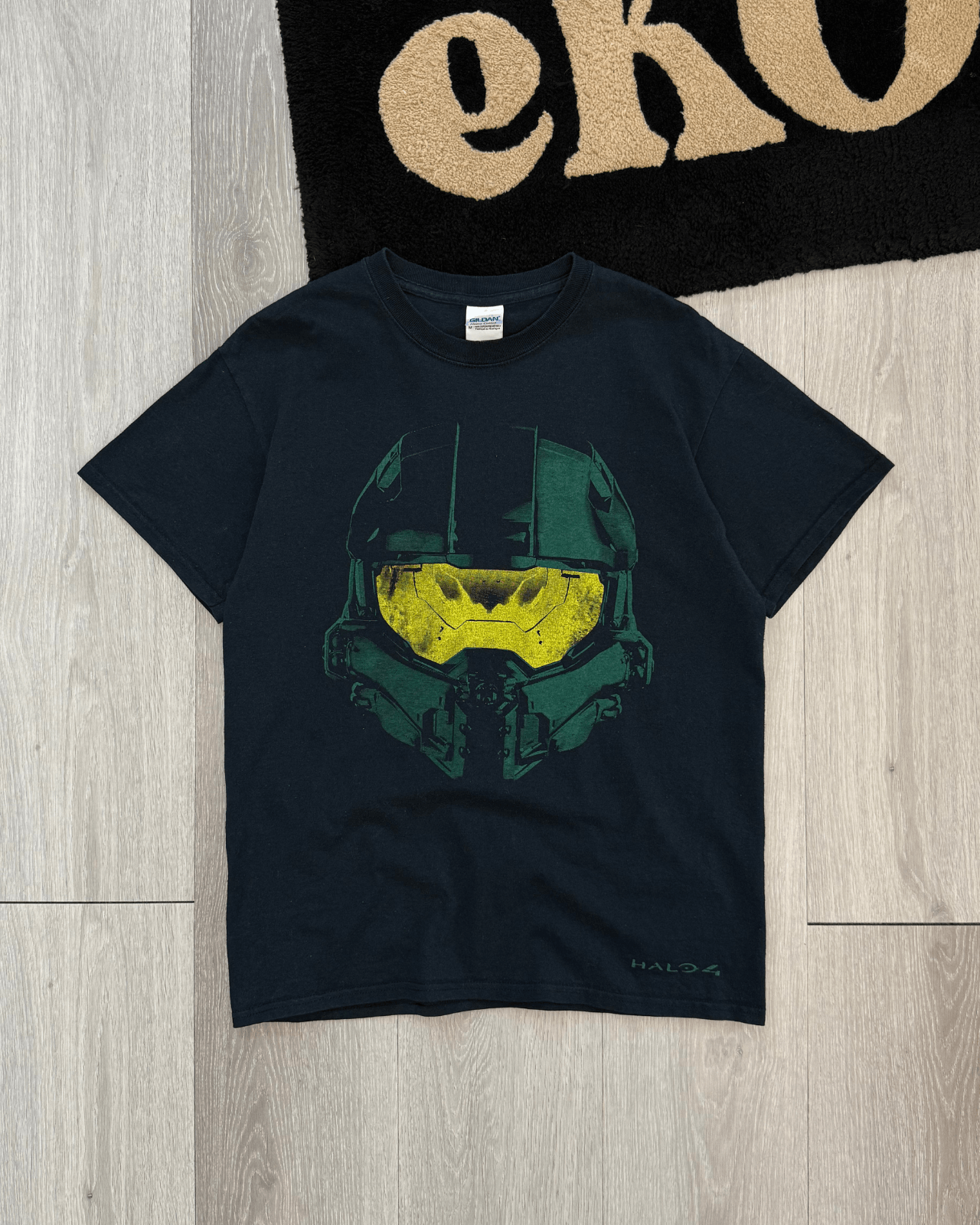 2012 Halo 4 Master Chief Helmet Xbox Promo T Shirt Medium Hoodie, Sweatshirt | PodTeesHub.com