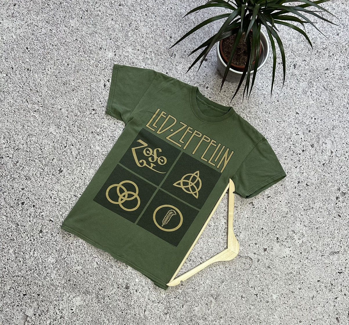 Led Zeppelin Rare Vintage Led Zeppelin 2014 Rock Band Retro T Shirt Y2k Hoodie, Sweatshirt | PodTeesHub.com