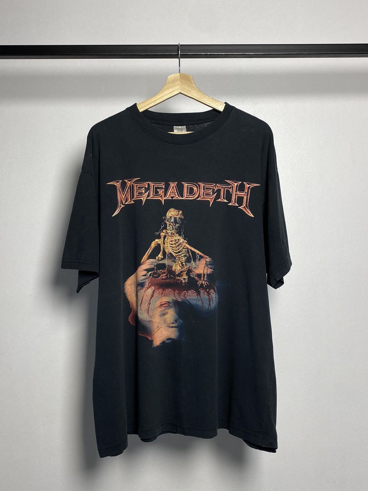 Megadeth X Vintage Vintage 2001 Megadeth The World Needs A Hero Global Tour T-Shirts, Hoodie, Sweatshirt | PodTeesHub.com