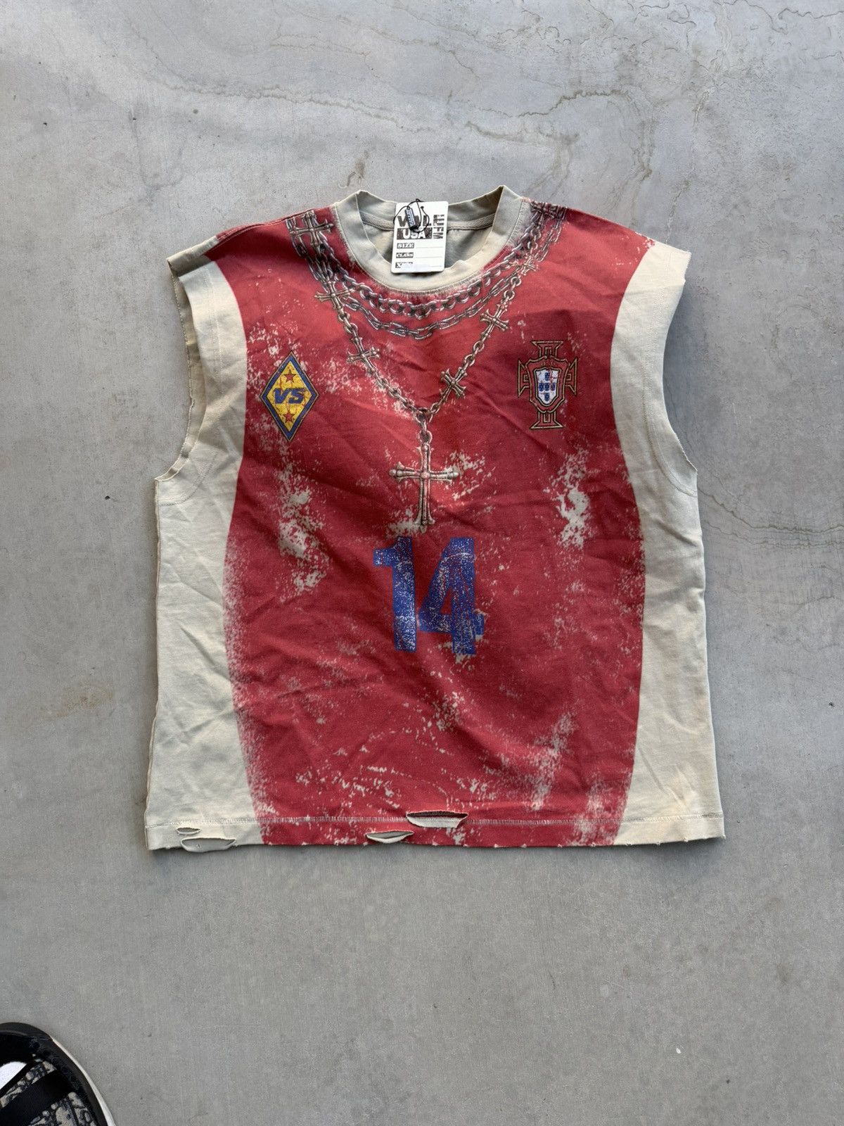 Vale Forever Futbol Muscle Sleeveless Tee Red Small Nwt Hoodie, Sweatshirt | PodTeesHub.com