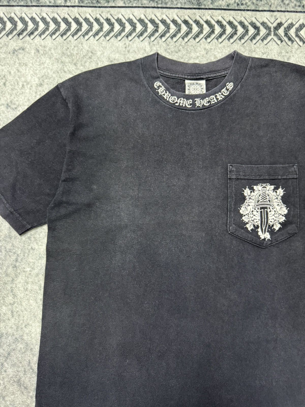 Chrome Hearts Vintage 90s Jay Z Vine Dagger Neck Print T-Shirts, Hoodie, Sweatshirt | PodTeesHub.com