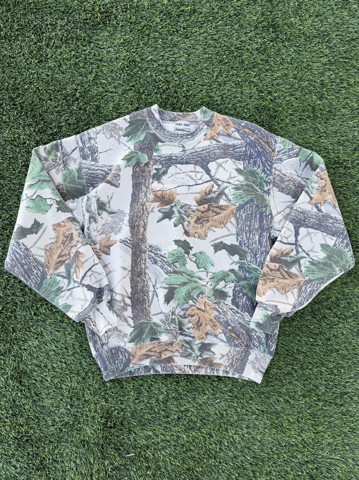 Akimbo Club Vintage 90s Realtree Camo Akimbo Club Style Crewneck Size M T-Shirts, Hoodie, Sweatshirt | PodTeesHub.com
