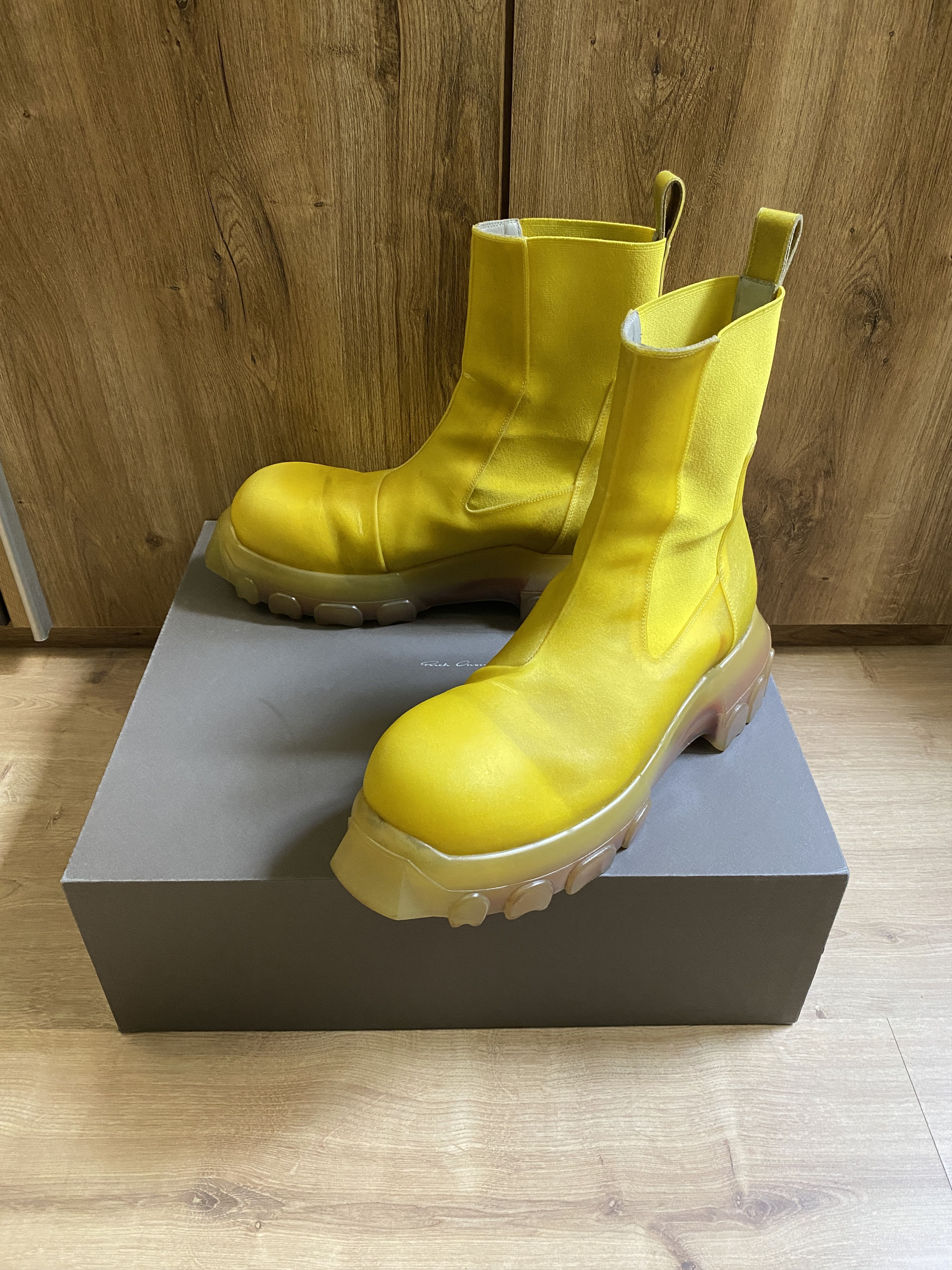 Owens Rick Owens Beatle Bozo Tractor Lemon Transparent Leather T-Shirts, Hoodie, Sweatshirt | PodTeesHub.com