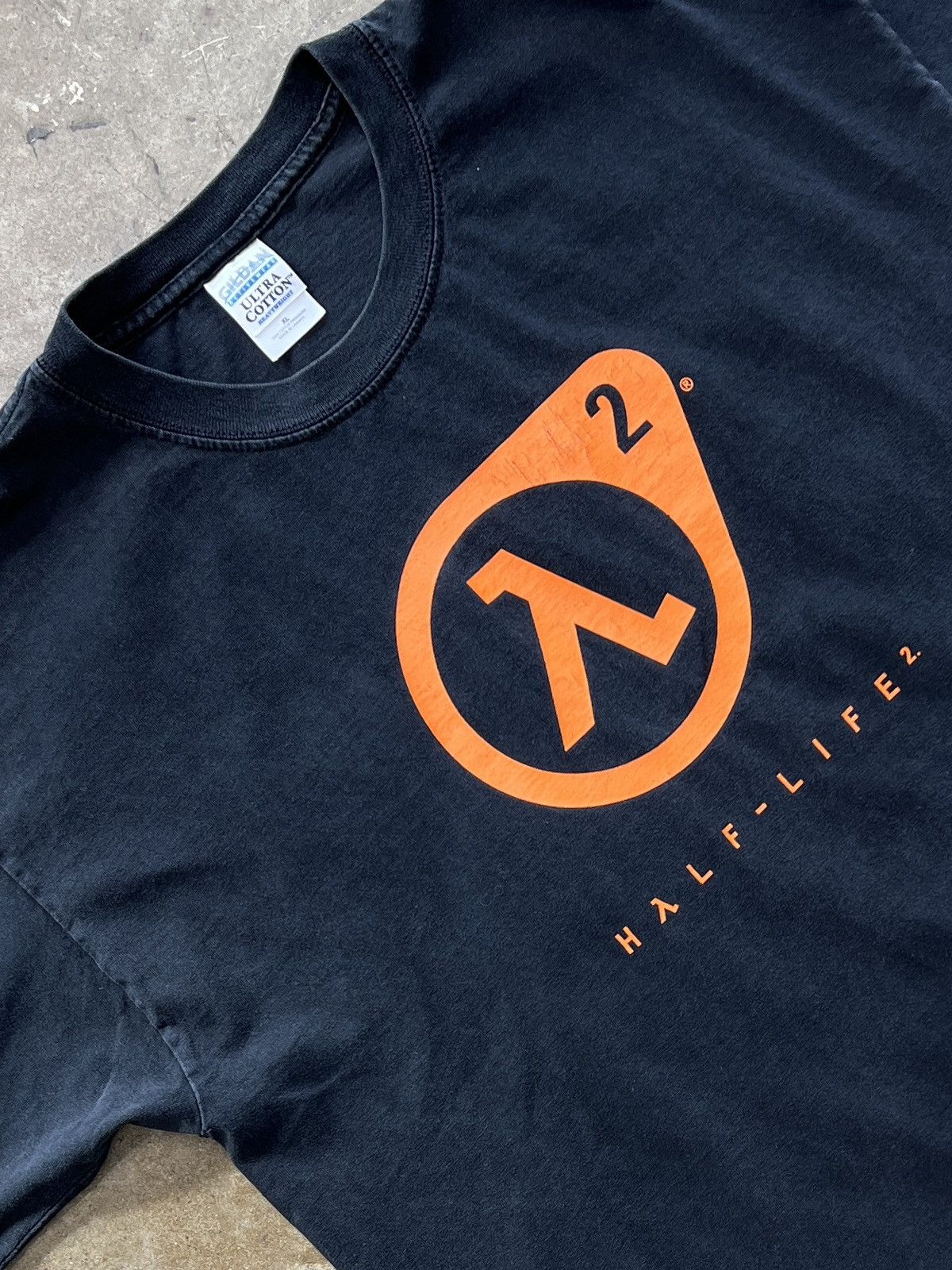Vintage 2003 Half Life 2 Premiere Showing Video Game Xl T-Shirts, Hoodie, Sweatshirt