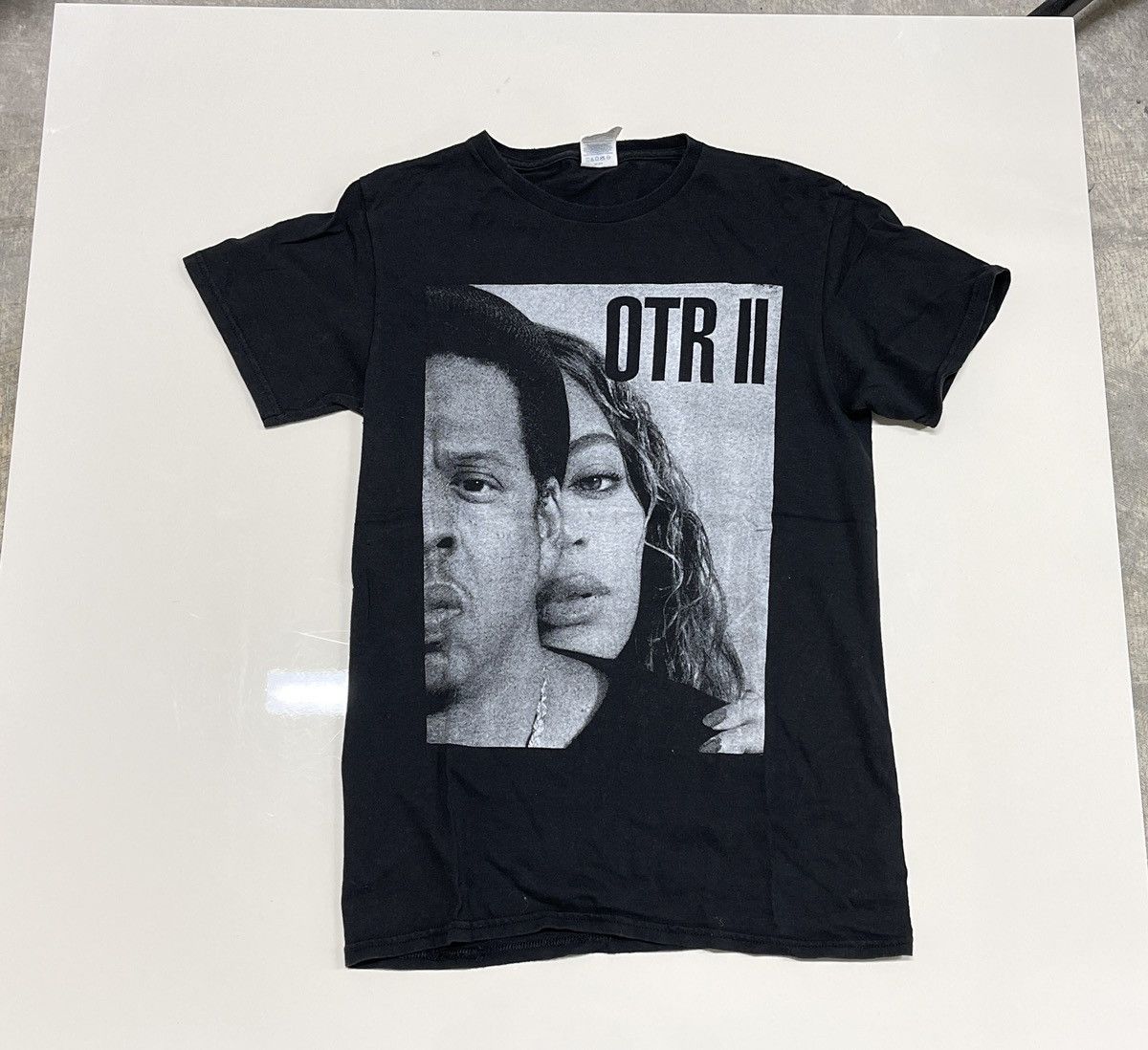 Rap Tees Beyonce Jay Z Shirt Mens Small Black Otr Ii On The Run 2 Hoodie, Sweatshirt | PodTeesHub.com