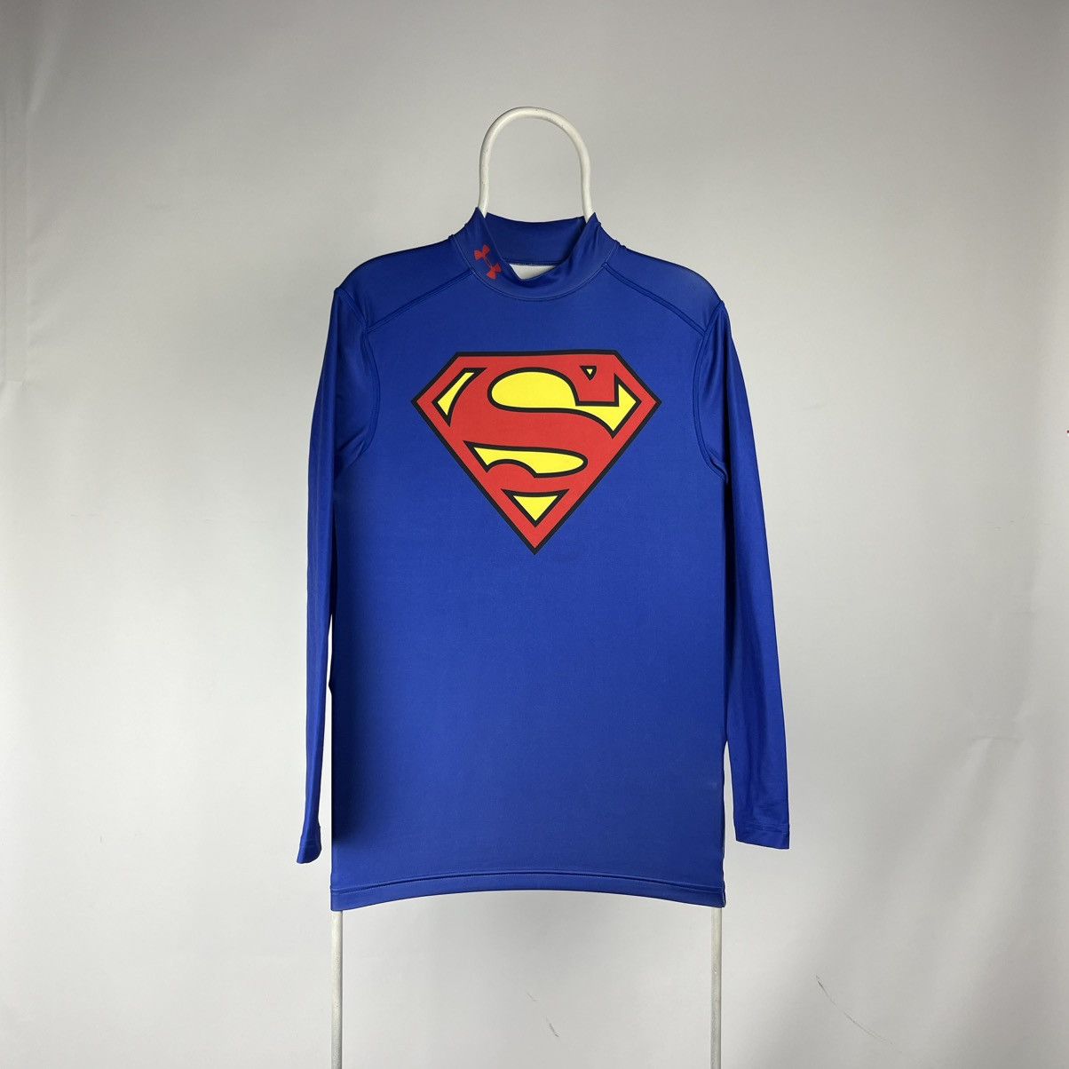 Armour Under Armour Thermo Gym Long Sleeve Superman Size Medium T-Shirts, Hoodie, Sweatshirt | PodTeesHub.com