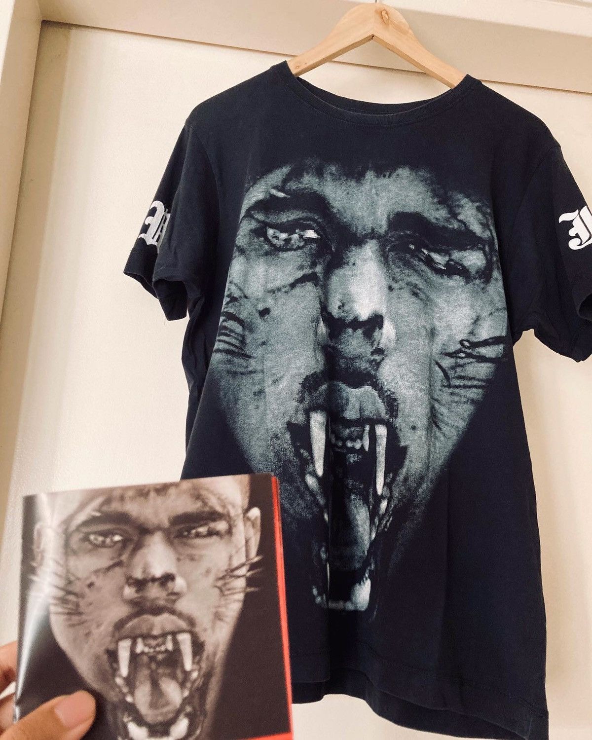 Kanye West X Vintage Official Watch The Throne European Tour T-Shirts, Hoodie, Sweatshirt | PodTeesHub.com