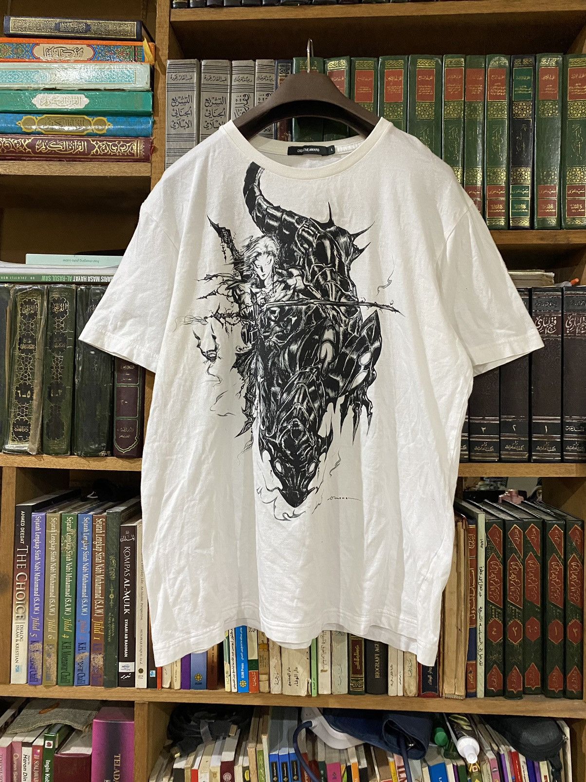 Anime Vintage Yoshitaka Amano Final Fantasy Creative Award Tee Hoodie, Sweatshirt | PodTeesHub.com