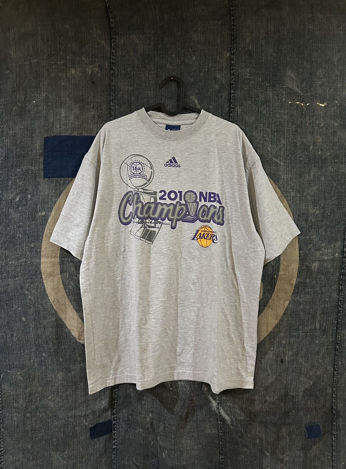 Vintage 2010 Lakers Championship Kobe Vintage 90s Graphic T Shirt Hoodie, Sweatshirt | PodTeesHub.com
