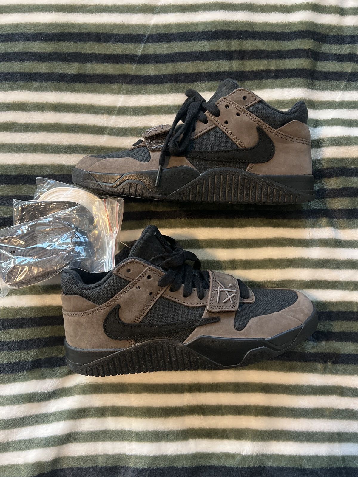 Travis Scott Jumpman Jack Dark Mocha T-Shirts, Hoodie, Sweatshirt | PodTeesHub.com