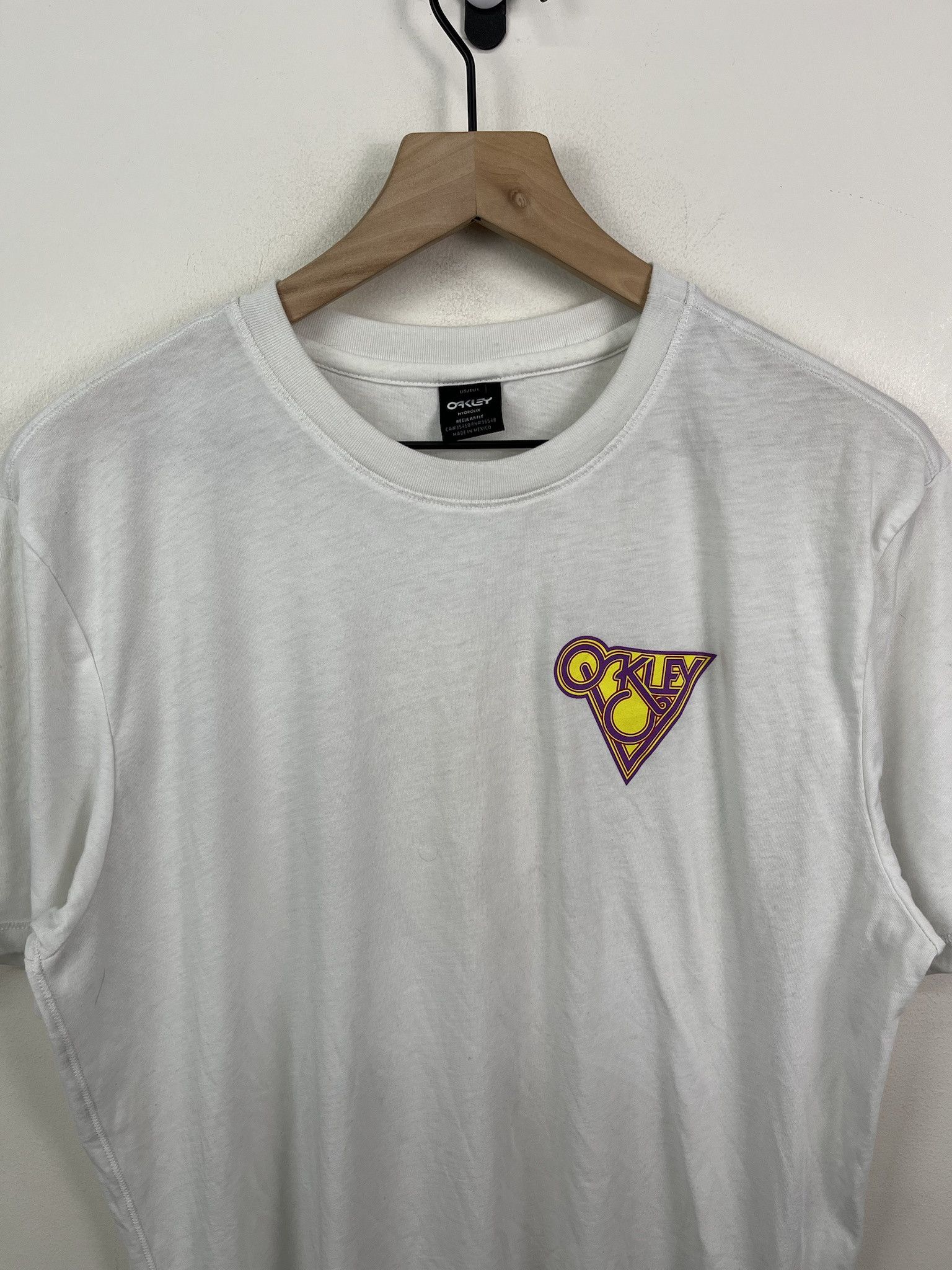 Vintage Y2k Oakley Upf 30 T Shirt Size L Hoodie, Sweatshirt | PodTeesHub.com
