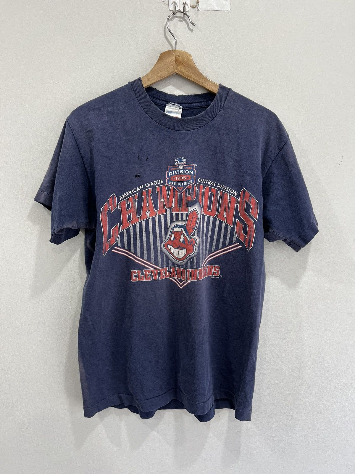 Vintage 90s Cleveland Indians Thrashed Sun Faded Tee Shirt Hoodie, Sweatshirt | PodTeesHub.com