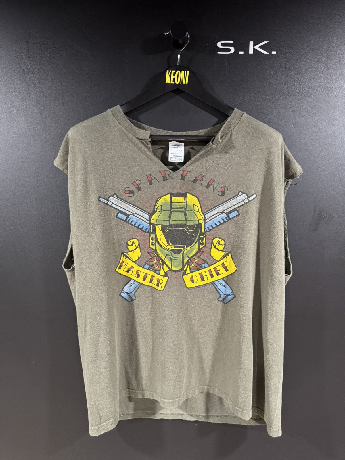 2007 Vintage Halo Master Chief Spartans Cut Off Gaming Tee L Hoodie, Sweatshirt | PodTeesHub.com